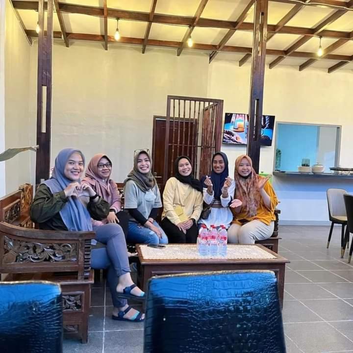 Baronda Guest House Sorong Exteriör bild