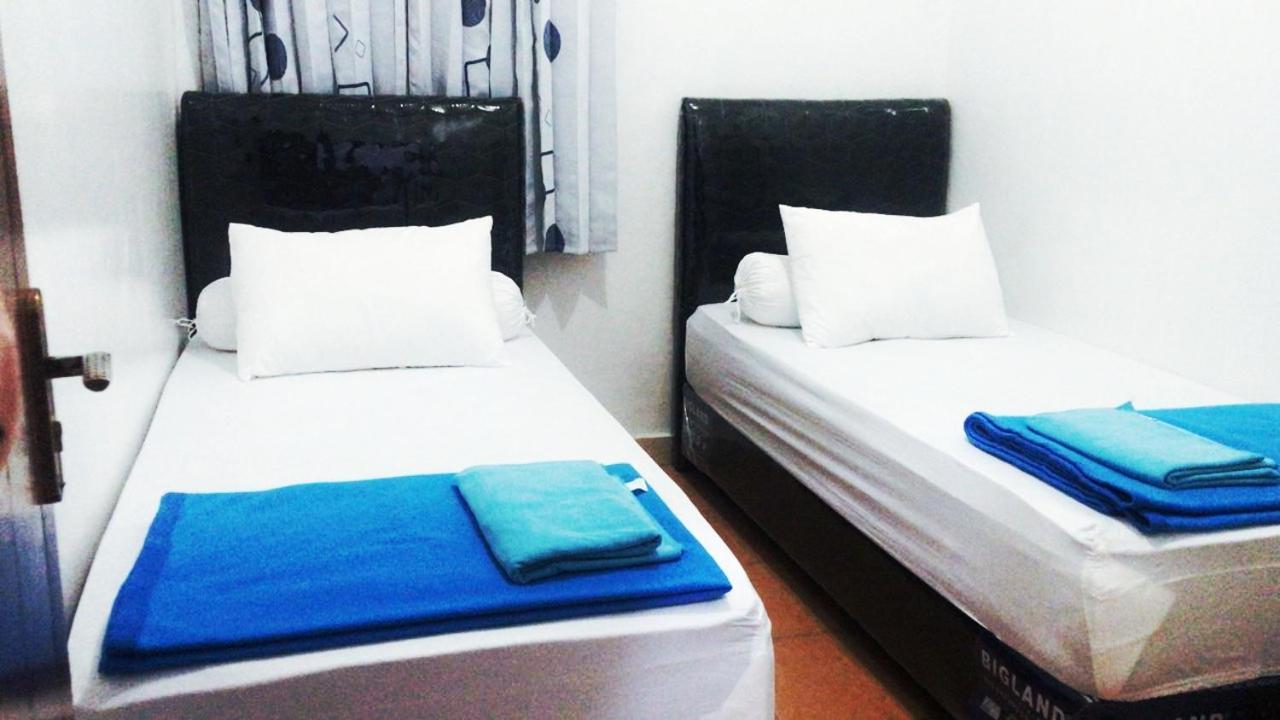 Baronda Guest House Sorong Exteriör bild