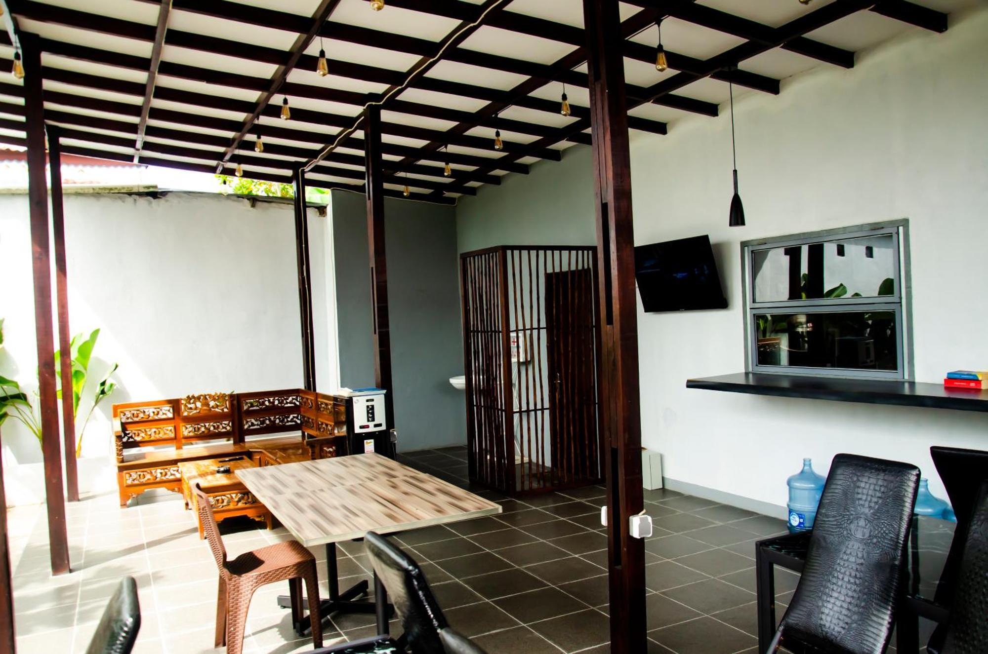 Baronda Guest House Sorong Exteriör bild