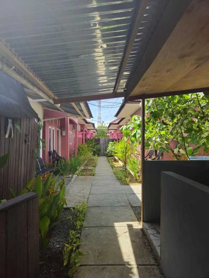 Baronda Guest House Sorong Exteriör bild