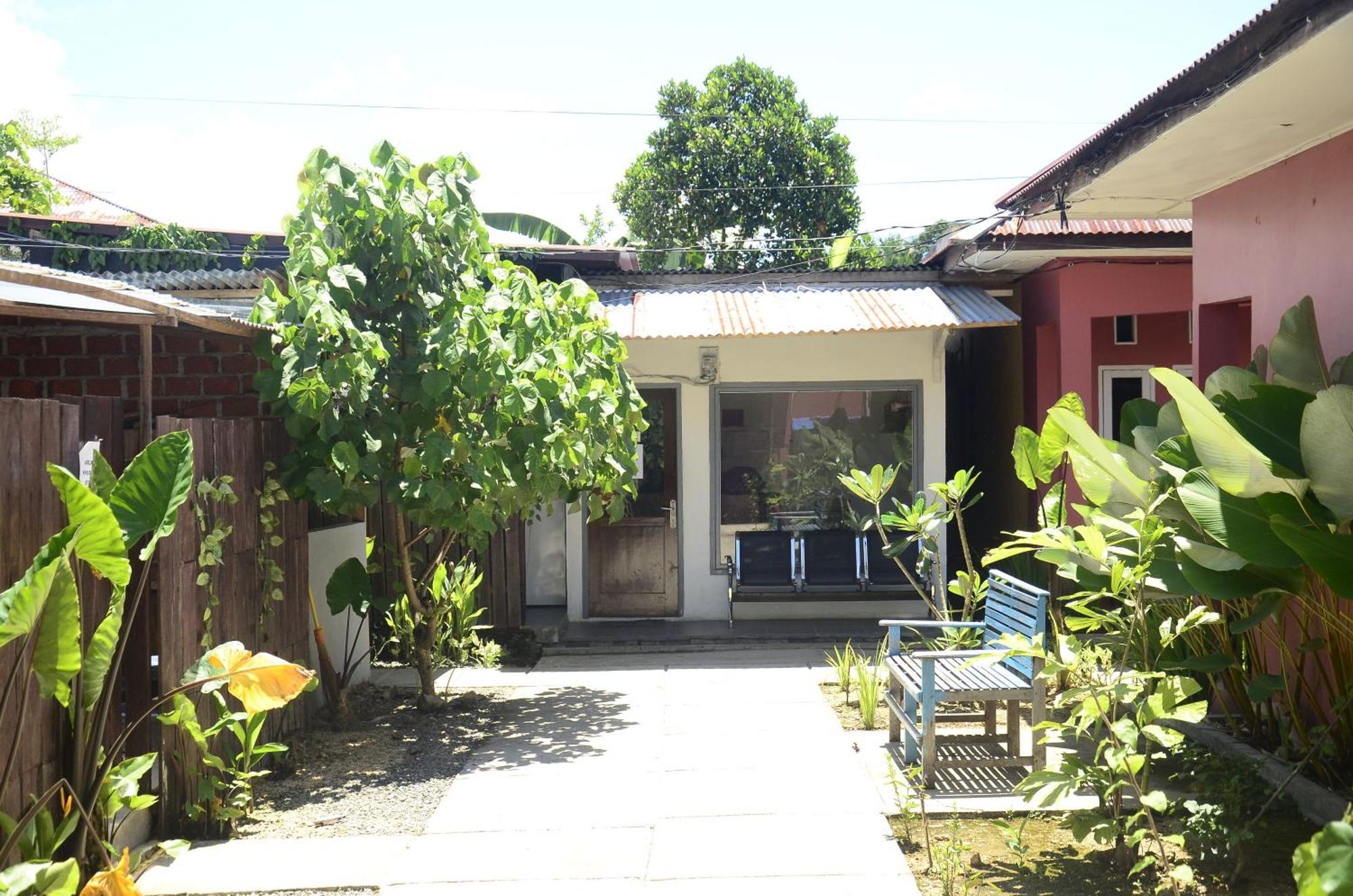 Baronda Guest House Sorong Exteriör bild