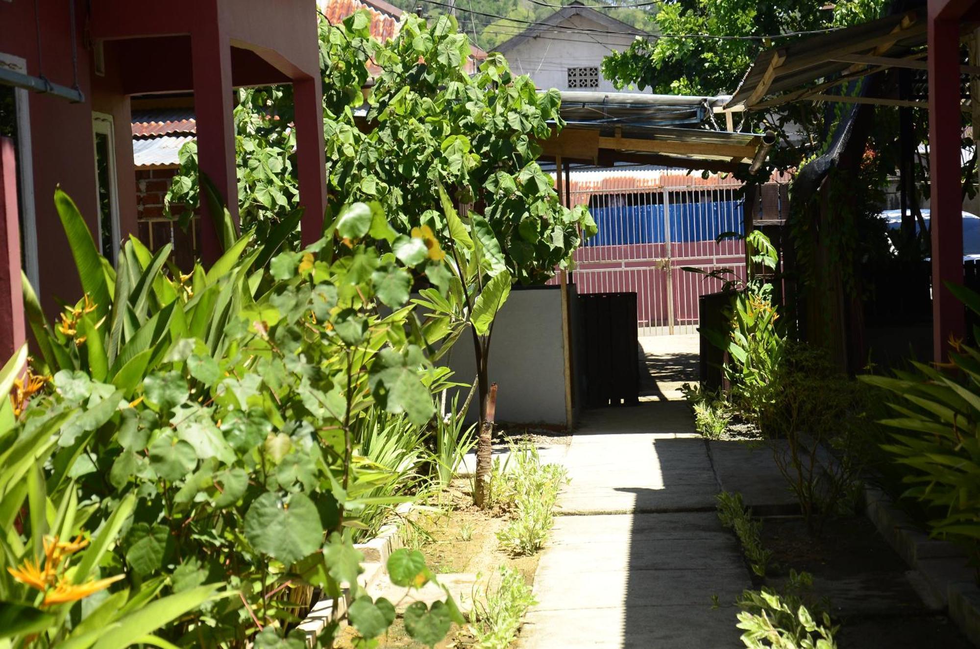 Baronda Guest House Sorong Exteriör bild